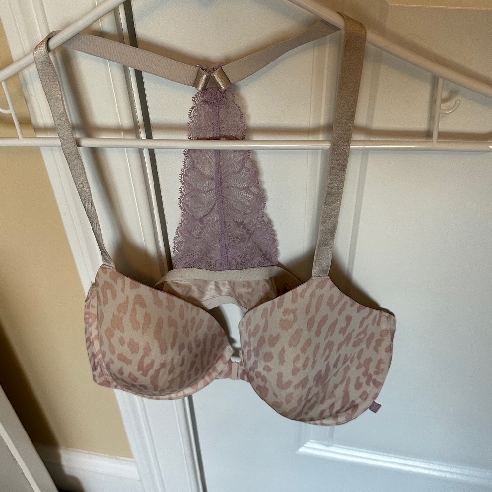 VIctoria’s Scret close front wire bra